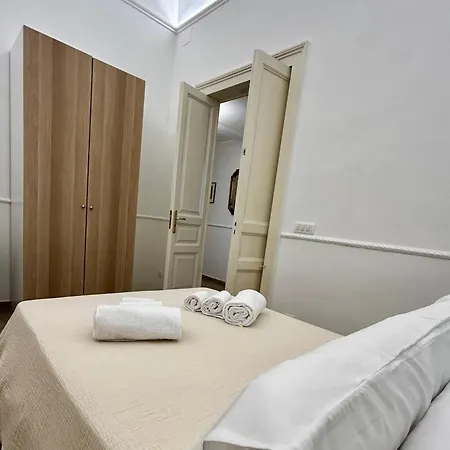 アパート La Dimora Etnea G&d カターニア